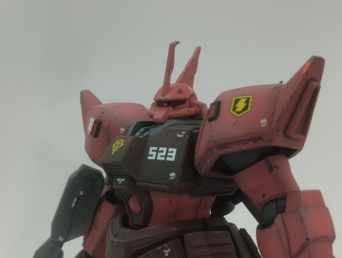 zgmf09a's tweet photo. Something Sazabi-esqe about it, huh? I think its the skirt, antennae and knees. https://t.co/VYIGfnhp9Y