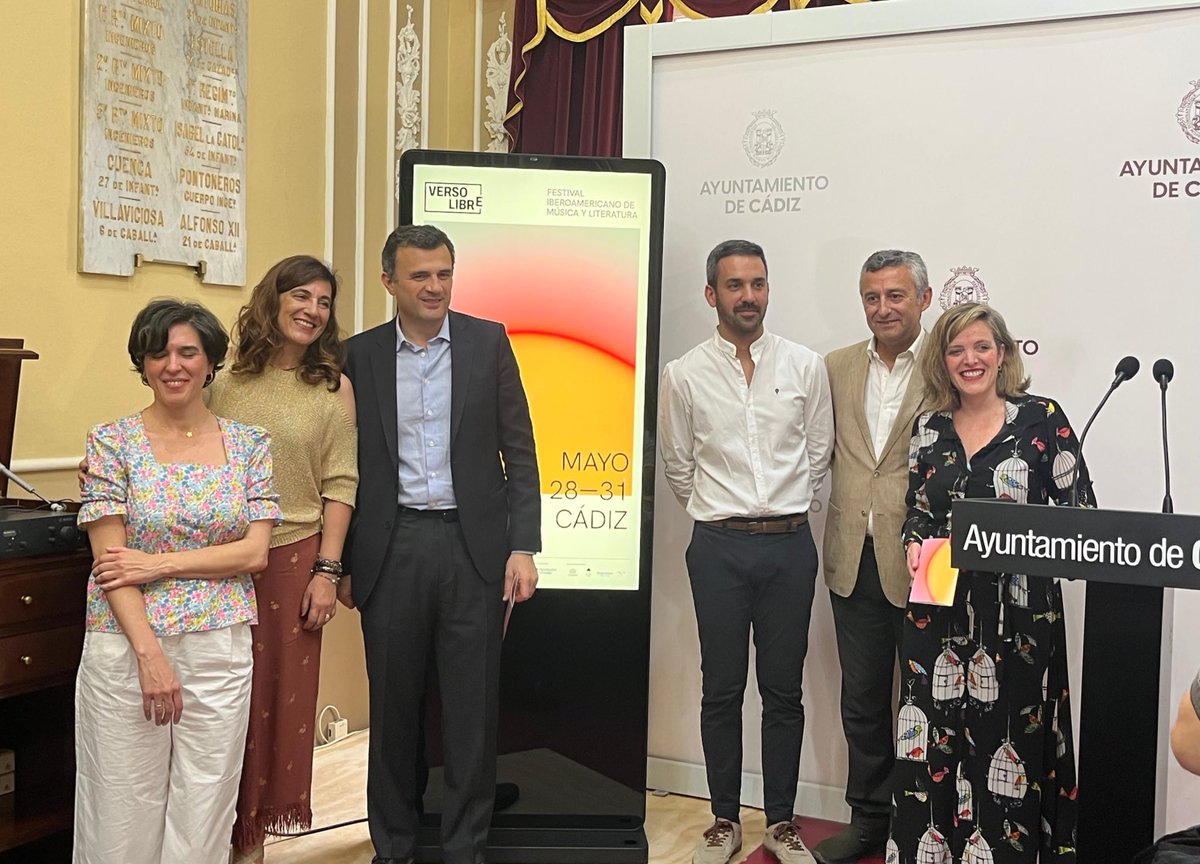 Fundación Unicaja (@fundunicaja) on Twitter photo 🪶Participamos en la presentación del I Festival Iberoamericano de música y literatura <a href="/versolibrefest/">Verso Libre Festival</a>, que promueve <a href="/Cadiz_es/">Ayuntamiento de Cádiz</a> con nuestro patrocinio.
👉Esta primera cita, enmarcada dentro del programa municipal 'Cádiz, ciudad de libro', se celebrará del 28 al 31 de mayo. 🪶Participamos en la presentación del I Festival Iberoamericano de música y literatura <a href="/versolibrefest/">Verso Libre Festival</a>, que promueve <a href="/Cadiz_es/">Ayuntamiento de Cádiz</a> con nuestro patrocinio.
👉Esta primera cita, enmarcada dentro del programa municipal 'Cádiz, ciudad de libro', se celebrará del 28 al 31 de mayo.