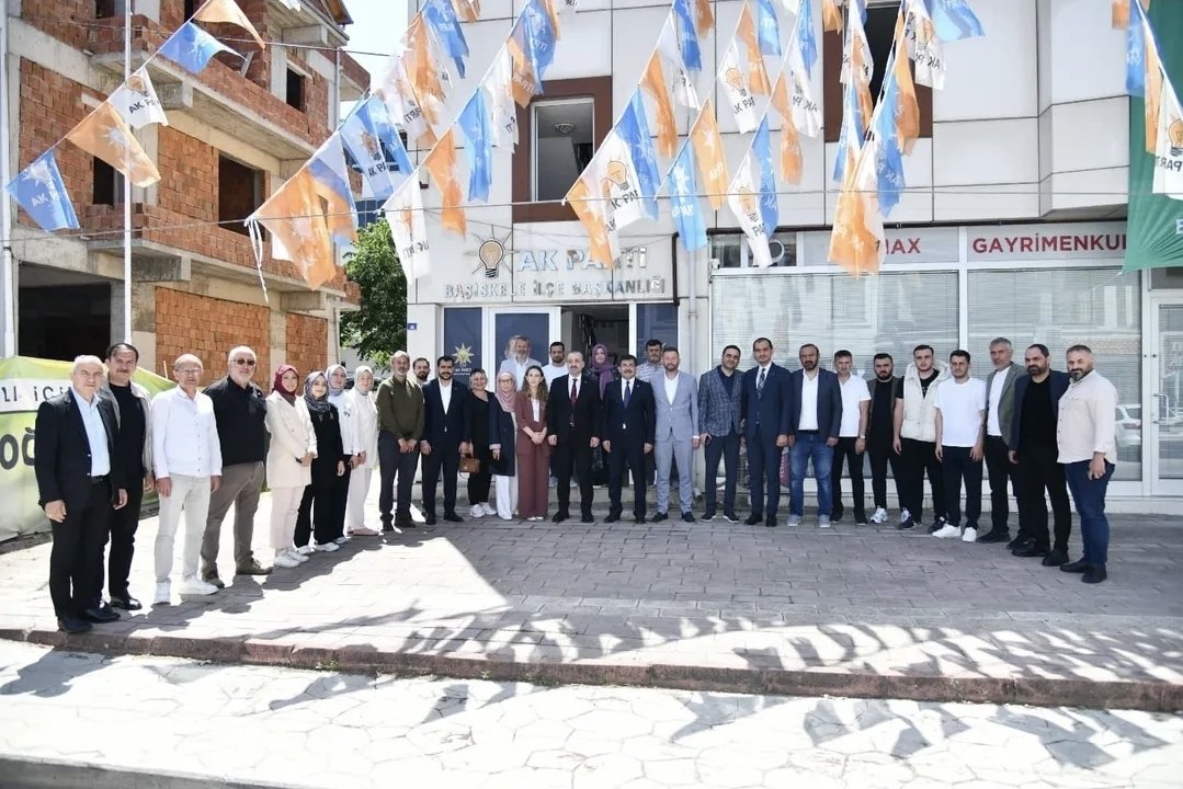 Bugün teşkilatımızda AK Parti Kocaeli İl Başkanımız <a href="/SahinTalus/">Dr.Şahin Talus</a> ve İl Koordinatörümüz Salih Koca’yı ağırlamaktan büyük memnuniyet duyduk.

Sayın İl Başkanımız ve koordinatörümüze nazik ziyaretleri için teşekkür ediyoruz.
<a href="/yyaseminozdemir/">Yasemin Özdemir 🇹🇷🇹🇷🇹🇷</a> 
<a href="/Nesrinibr/">Nsrnıbrhmoglu</a>