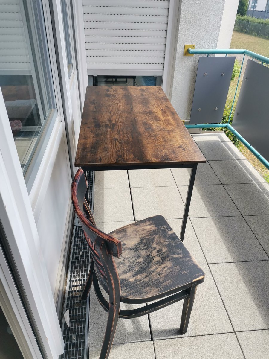 xKristallengelx's tweet photo. #wohnungsupdate
Hab jetzt dank meiner lieben Nachbarfreundin Tisch und Stuhl für den Anfang fürn Balkon.
Und einen Schreibtischstuhl. Gegen kleines Geld für Ihren Kater (da zahl ich doch doppelt gern was für)

Ganz langsam. 😌 https://t.co/8QxOTTwNYn