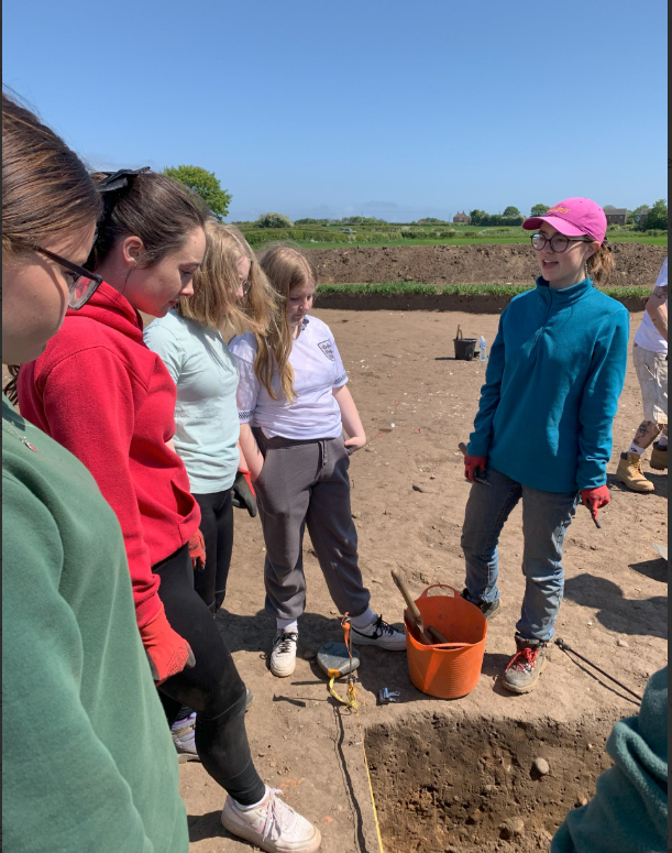 RyeRLT's tweet image. Students went on an archaeological dig at Skipsea & made some extraordinary finds including a wild boar's tusk & teeth, flint, pieces of pottery & even a hinge. We were delighted with the enthusiasm of our students & thank Dr Jim Leary and the University of York.