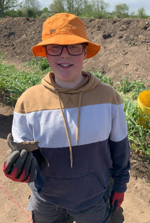 RyeRLT's tweet image. Students went on an archaeological dig at Skipsea & made some extraordinary finds including a wild boar's tusk & teeth, flint, pieces of pottery & even a hinge. We were delighted with the enthusiasm of our students & thank Dr Jim Leary and the University of York.
