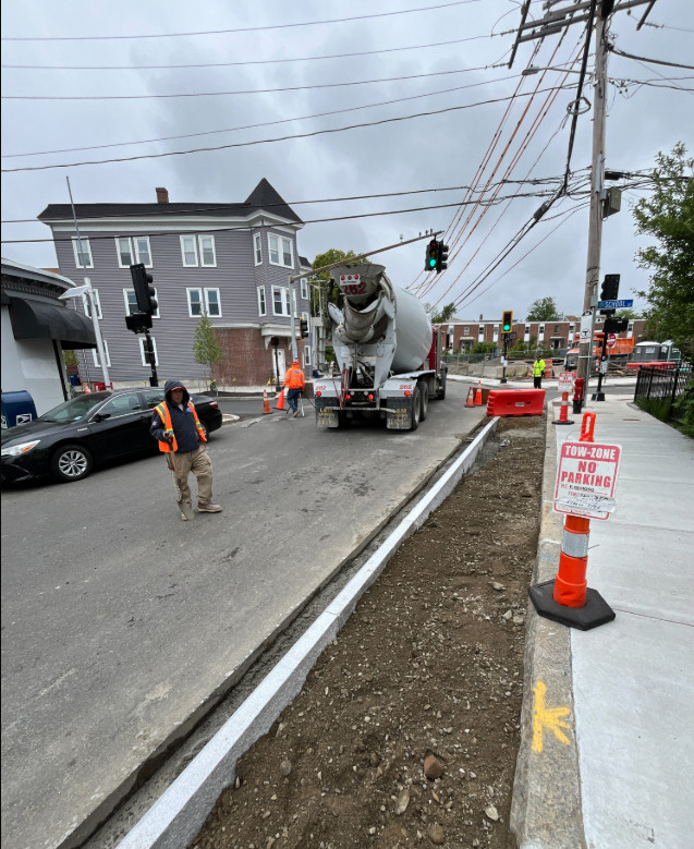 Yesterday, crews began installing the final stretch of cycle track curbing on Summer Street from School Street to Prescott Street as part of our Spring Hill project. 🚲