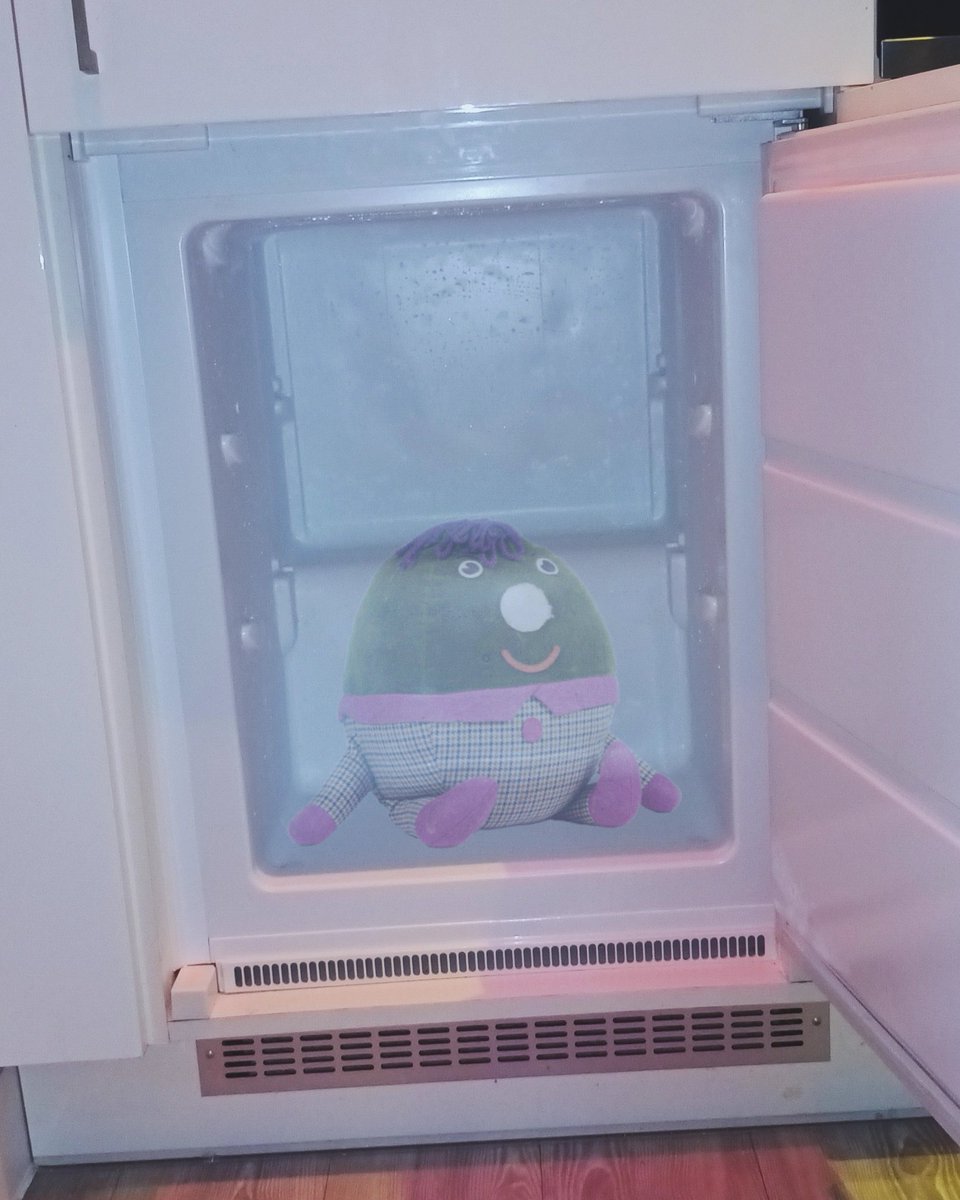 WhosThatGav's tweet photo. So anyway, I de-iced the freezer, then the ghost of #Humpty from #PlaySchool appeared, and now I don't know what to do. โ๏ธ๐ป https://t.co/VJsqR2KKd5