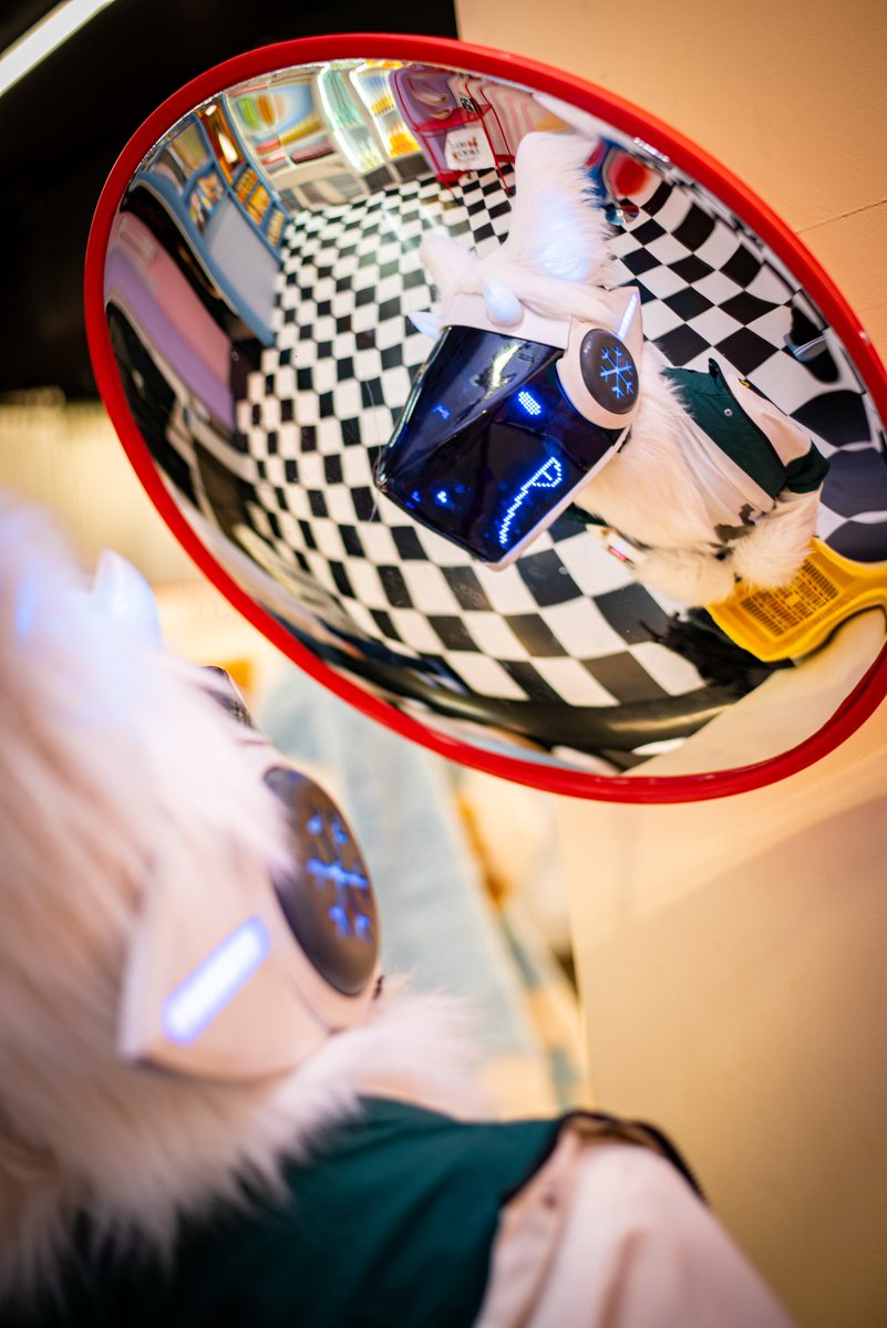 빤히...👀
📷: <a href="/Belsyan1110/">Belsyan / 벨샨</a> 
#Fursuit #FursuitFriday