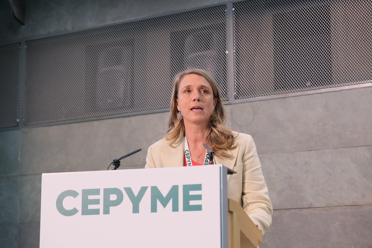 DonaEmpresaEconomia (@odeecambra) on Twitter photo 🎖️Felicitem <a href="/angela_demiguel/">Angela de Miguel</a>, nova presidenta de <a href="/cepyme_/">CEPYME</a>, que per primera vegada hi ha una dona al capdavant d’una de les organitzacions empresarials.
A l'ODEE de la <a href="/CambraBCN/">Cambra de Comerç de Barcelona</a> ens omple d'orgull que les dones arribin a alts càrrecs de responsabilitat en tots els àmbits, perquè 🎖️Felicitem <a href="/angela_demiguel/">Angela de Miguel</a>, nova presidenta de <a href="/cepyme_/">CEPYME</a>, que per primera vegada hi ha una dona al capdavant d’una de les organitzacions empresarials.
A l'ODEE de la <a href="/CambraBCN/">Cambra de Comerç de Barcelona</a> ens omple d'orgull que les dones arribin a alts càrrecs de responsabilitat en tots els àmbits, perquè
