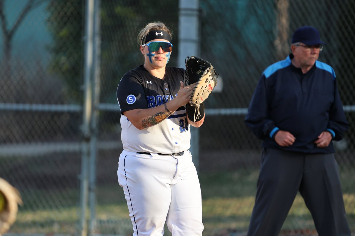 EMU_Athletics's tweet photo. 𝙎𝙋𝙍𝙄𝙉𝙂 𝙎𝙀𝘼𝙎𝙊𝙉 𝙎𝙉𝘼𝙋𝙎𝙃𝙊𝙏𝙎: Over the next two days, we will be sharing some of our favorite 🖼️from the spring season. First up is Softball! 🥎

#CompeteTogether | #RoyalPride https://t.co/FPDbtwkbKA