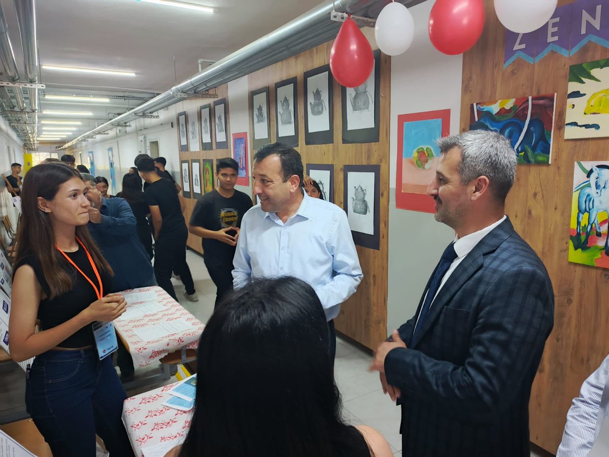 İlçe Millî Eğitim Müdürümüz Kaan Aydemir, İlçe Millî Eğitim Şube Müdürümüz Hakan Güriçin ile birlikte Nihal Erdem Anadolu Lisesi tarafından düzenlenen TÜBİTAK 4006 Bilim Fuarı’na katıldı. <a href="/tcmeb/">Millî Eğitim Bakanlığı</a> 
<a href="/Yusuf__Tekin/">Yusuf Tekin</a> 
<a href="/valiatillatoros/">Atilla Toros</a>
<a href="/fazilet_durmus/">Fazilet Öğretmen 🇹🇷</a> 
<a href="/Sogukpinar023/">Mehmet Soğukpınar</a>
<a href="/kaanaydemir_33/">Kaan AYDEMİR</a>