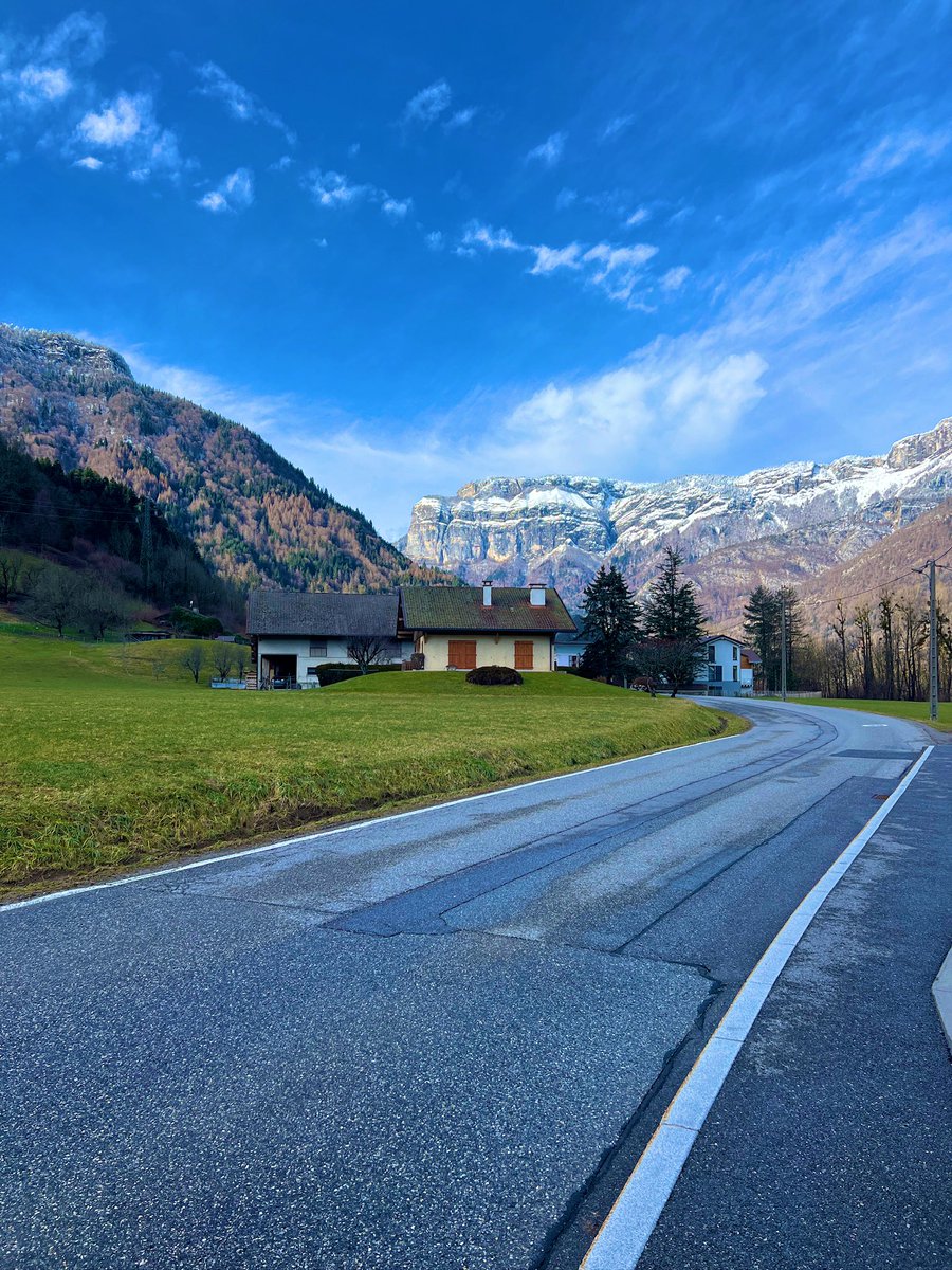 Good morning guys!

Pain isn’t the end.
It’s the sign that you’re stretching past limits.

Grow through what you go through.

Have a great day!