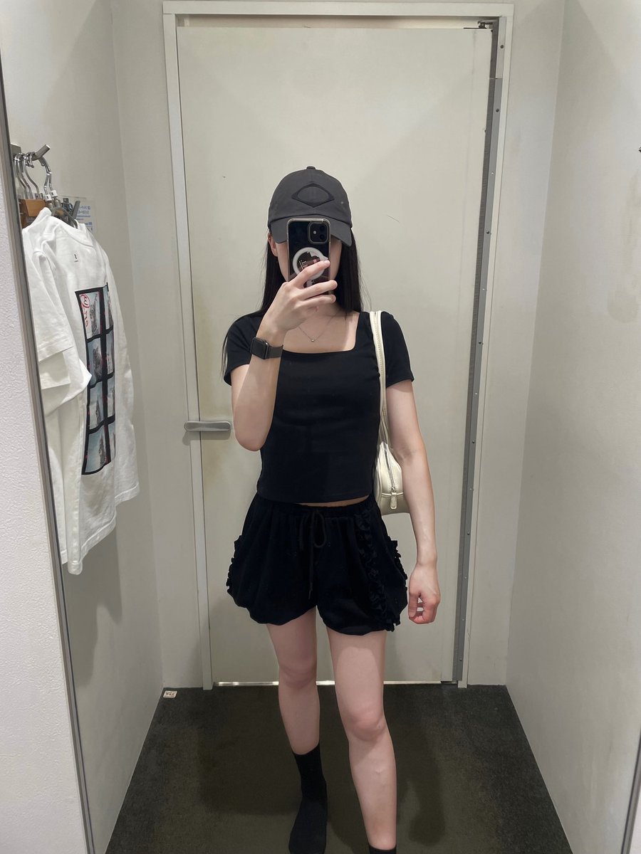 haeunkim__'s tweet photo. 私のお洋服コーデ https://t.co/bjIosmOtwT
