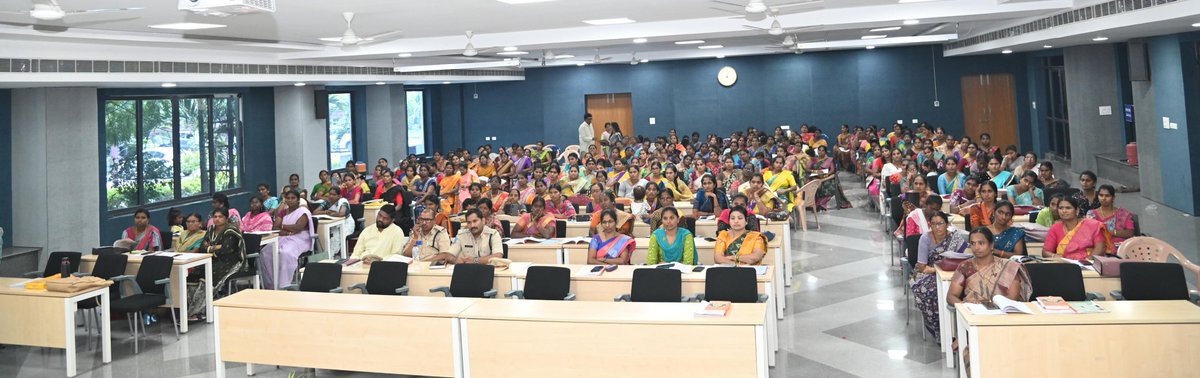 పెద్దపల్లి, మే -22:
-------------------------------------

👭*మహిళా సంఘాలు ప్రభుత్వ పథకాల పై అవగాహన కలిగి ఉండాలి.....  జిల్లా కలెక్టర్ కోయ శ్రీ హర్ష*

🛒**మహిళలు ఆర్థిక స్వావలంబన సాధించాలి*

🏮**నూతనంగా ఏర్పాటు చేసిన స్వశక్తి మహిళా సంఘాలకు ప్రభుత్వ పథకాల పై నిర్వహించిన అవగాహన