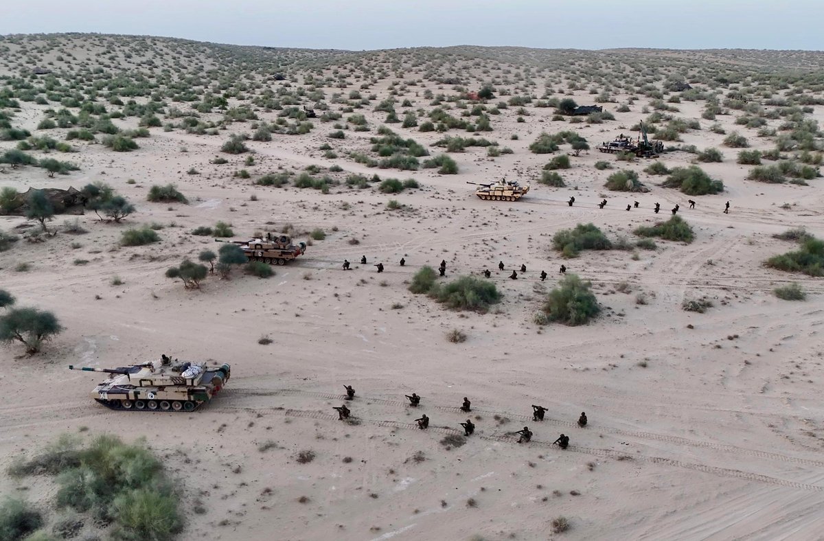 KonarkCorps's tweet photo. 'Invincible Together'

Mechanised Forces &amp; Infantry units of #BattleAxeDivision conducted rigorous joint #Training in the deserts of #Rajasthan. It assisted in honing tactical skills &amp; battlefield drills for conducting sustained operations through day &amp; night.

@IaSouthern
@adgpi https://t.co/UOZD5BYBtJ