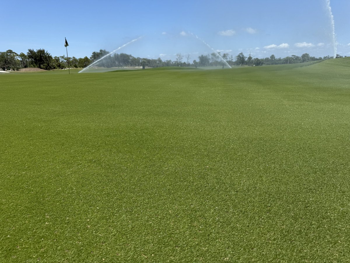 AndysTurf's tweet image. Interesting seeing this past year how a program approach to short grass management makes a huge difference. Elite surfaces here (tees, fairways, approaches) can really add to playability and golfer approval, meanwhile help fend off pest issues through health. #PerformancePack