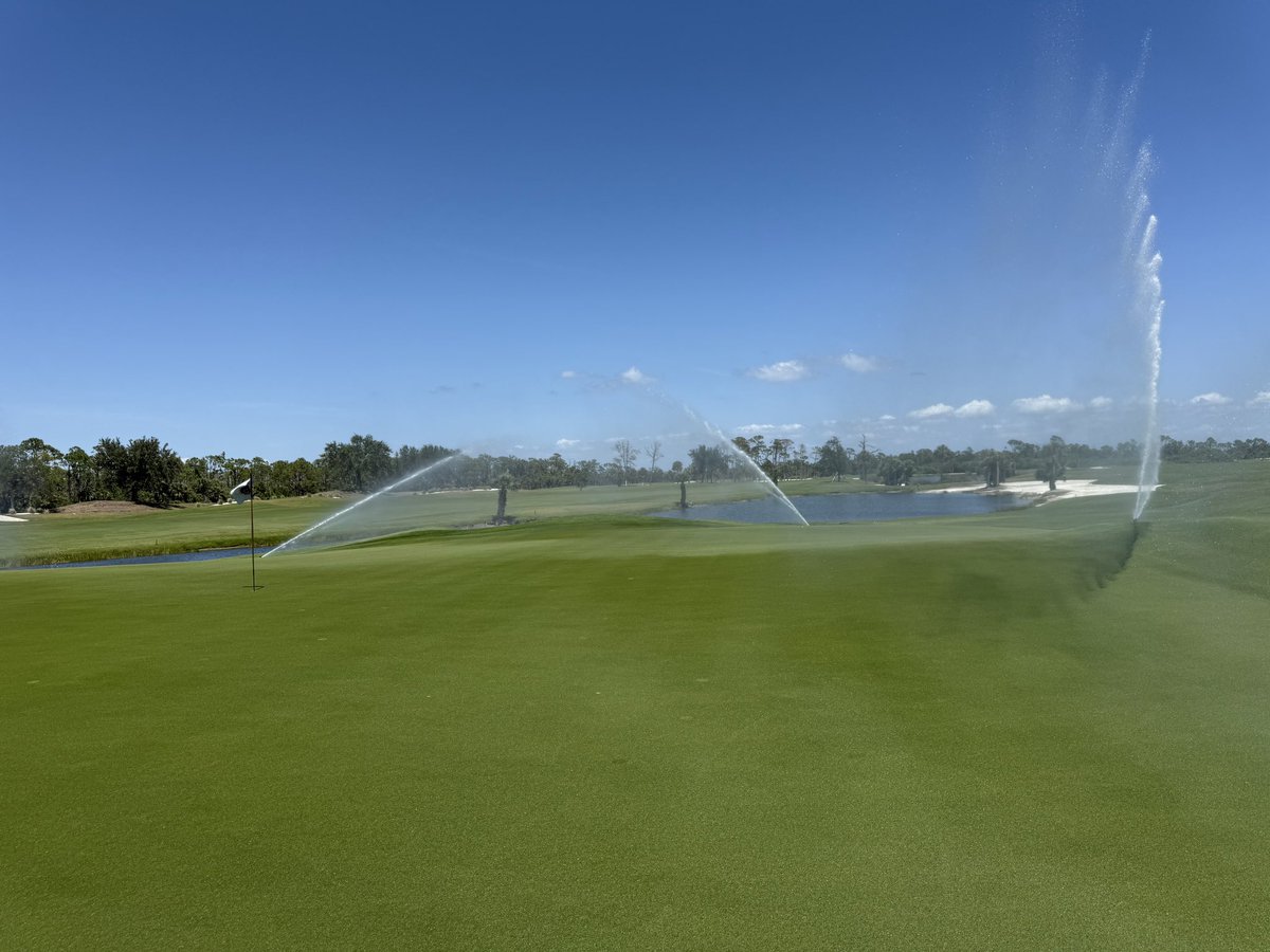 AndysTurf's tweet image. Interesting seeing this past year how a program approach to short grass management makes a huge difference. Elite surfaces here (tees, fairways, approaches) can really add to playability and golfer approval, meanwhile help fend off pest issues through health. #PerformancePack