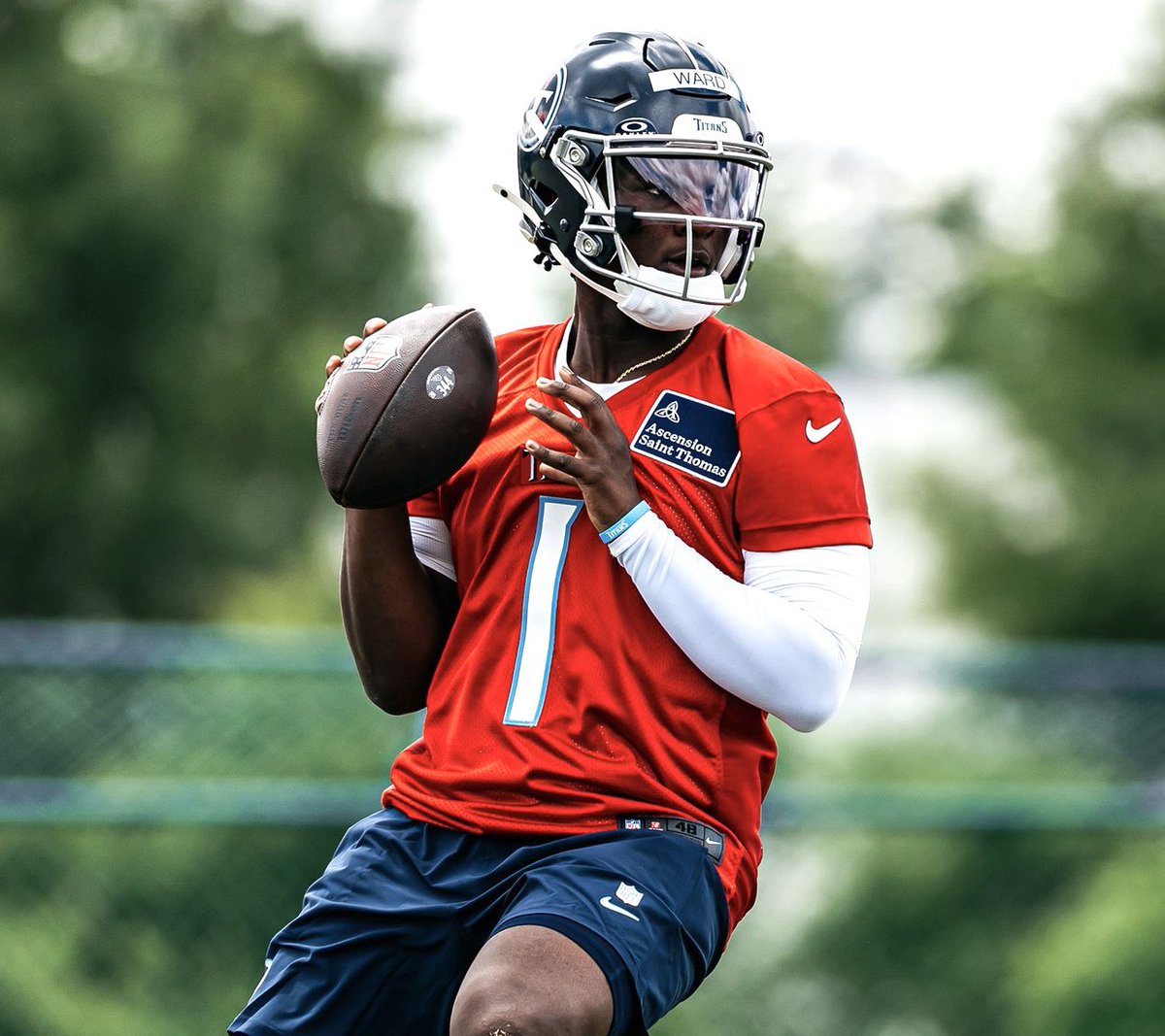 Jim Wyatt (@jwyattsports) on Twitter photo The <a href="/Titans/">Tennessee Titans</a> signed QB <a href="/Cameron7Ward/">Cameron Ward</a> on Wednesday.
Ward, selected with the first pick of the NFL Draft, became the seventh player from the team’s nine-player draft class to sign with the team.
MORE bit.ly/4jhFbf4 The <a href="/Titans/">Tennessee Titans</a> signed QB <a href="/Cameron7Ward/">Cameron Ward</a> on Wednesday.
Ward, selected with the first pick of the NFL Draft, became the seventh player from the team’s nine-player draft class to sign with the team.
MORE bit.ly/4jhFbf4