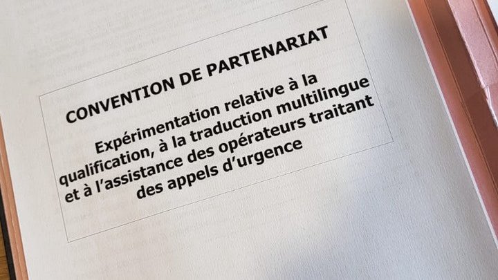 Sécurité Civile (@seccivilefrance) on Twitter photo 📍 Le <a href="/sdis01/">sdis01 Sapeurs-pompiers de l'Ain</a>, <a href="/DG_SecCivile/">Julien Marion - DGSCGC</a>, le directeur de la transformation numérique du <a href="/Interieur_Gouv/">Ministère de l'Intérieur</a> et le Président du conseil d'administration du #Sdis01, ont signé une convention de partenariat relative à l'intégration de l'intelligence artificielle dans la prise d'appels d'urgence 📍 Le <a href="/sdis01/">sdis01 Sapeurs-pompiers de l'Ain</a>, <a href="/DG_SecCivile/">Julien Marion - DGSCGC</a>, le directeur de la transformation numérique du <a href="/Interieur_Gouv/">Ministère de l'Intérieur</a> et le Président du conseil d'administration du #Sdis01, ont signé une convention de partenariat relative à l'intégration de l'intelligence artificielle dans la prise d'appels d'urgence