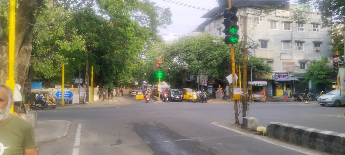 ChennaiTraffic's tweet photo. @callmetheleader @tnpoliceoffl @chennaicorp @tnsdma 🚦 The team has promptly responded to the signal issue. The technical issue is being actively addressed. Thank you for your patience and support! #SignalUpdate #ChennaiTraffic https://t.co/savwFyaY7Q