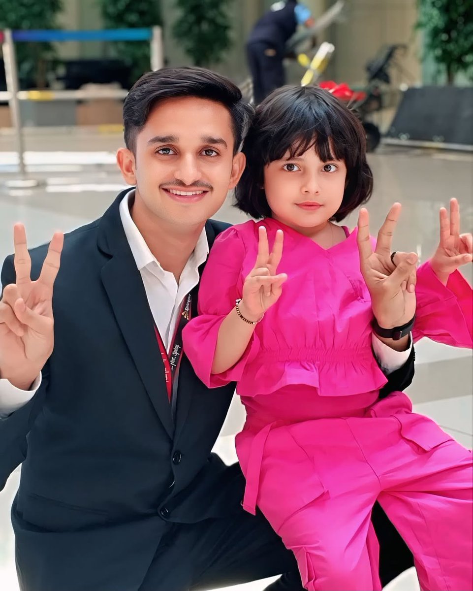 flyspicejet's tweet photo. Behind every smile we share, there's a story we carry with love.

#flyspicejet #spicejet #HappyMoments #Smile #GroundServices #flights #aviation #travel #addspicetoyourtravel 

(1/2) https://t.co/cwqFkIIa1N