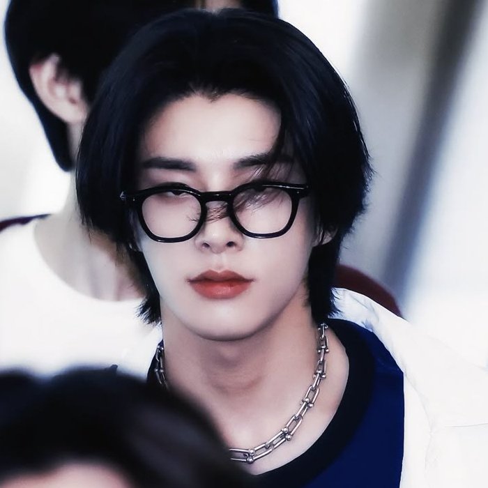 hi, I'm kenzo ! let's be moots 

╰───► he him , filo
╰───► any fandom is welcome 
╰───► not new here in #stantwt #kpoptwt 

♡/↻ are very much appreciated , ty !