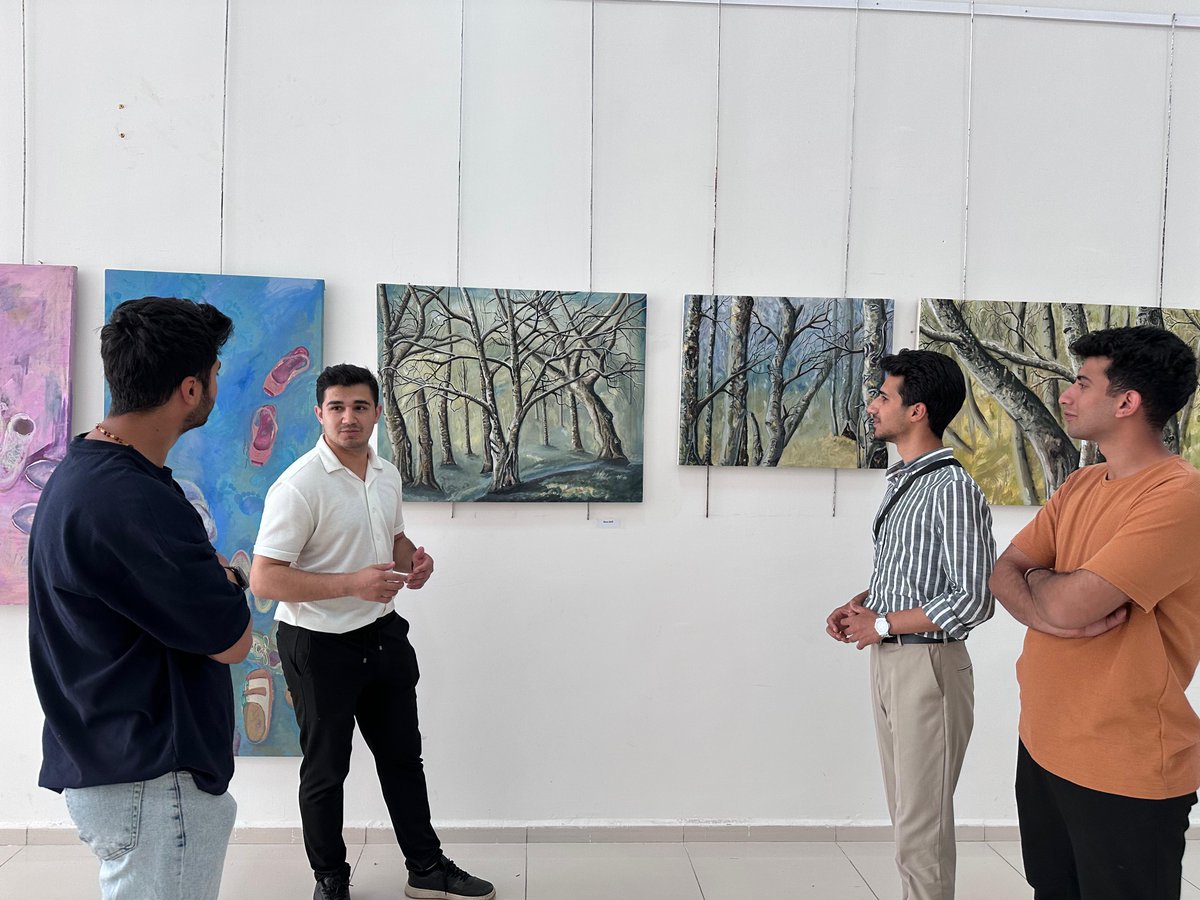 MalatyaKYGM's tweet photo. Yüksek lisans öğrencimiz Barış Dağ’ın resim sergisine katıldık 🎨 #YurtTime spor projesinde görev alarak hem ödevine destek olduk hem de gelir elde etmesini sağladık 💼 Boş zamanlarında çalışıp sanatını sürdürmesi gurur verici 🧑🎨✨
📍İlhan Akıncı Yurdu https://t.co/djXME9MiXP