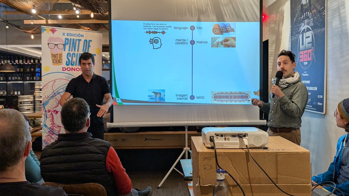 🔙 #PintOfScience ekimenaren beste edizio bat itxi dugu, zientzia eta giro onarekin!

Aste honetan #neurozientzia Donostiako tabernetara eraman dugu 9 dibulgazio-hitzaldiren bidez.

Eskerrik asko gure adimenaren sekretuak ezagutzera hurbiltzeagatik!

#Pint25DSS #pint25 #pint25es