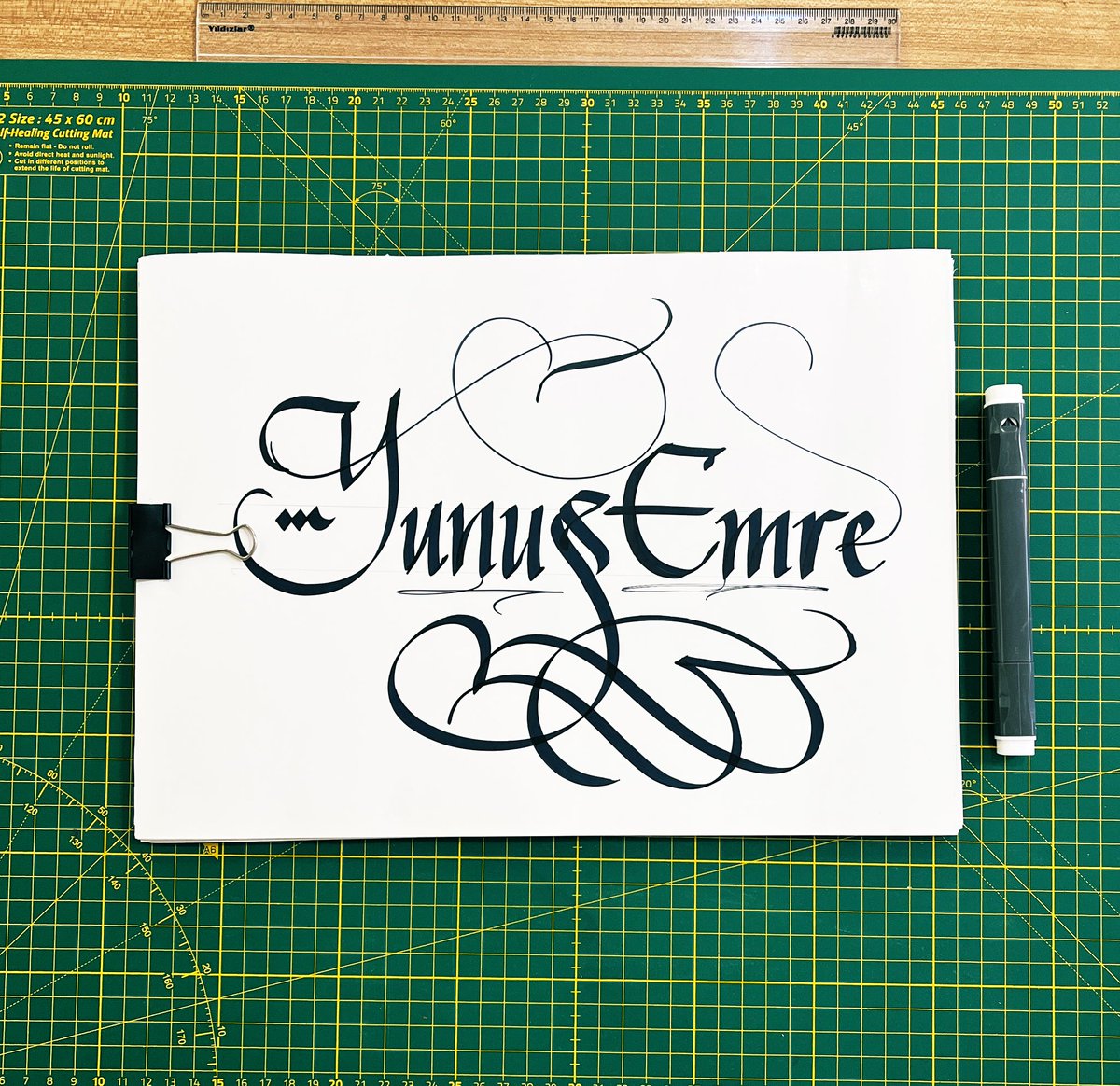 Yûnus aşkınla kâimdir bu âlem
Onunçün devr eder devrân içinde