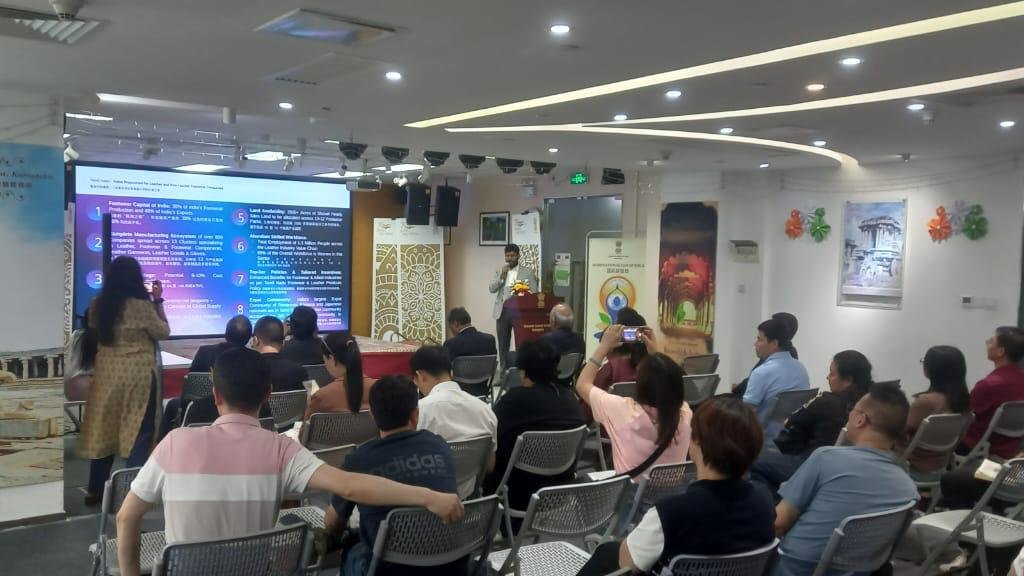 Guidance_TN's tweet image. Guidance Tamil Nadu participated in insightful panel discussions with component suppliers to footwear manufacturers at #Guangzhou and #Dongguan, #China in the lines of China Shoe Fair 2025.

These discussions positioned #TamilNadu as the preferred and natural partner for global