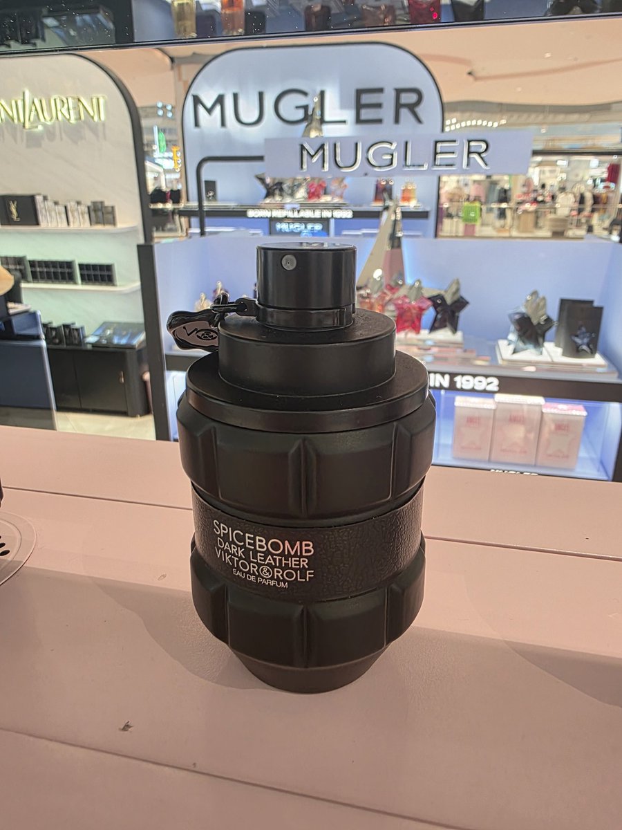 KIE2524_PP's tweet photo. เจอโดยมิได้นัดหมาย ถึงกับต้องหันขวับ🤭
#ViktorAndRolf #ViktorAndRolfFragrances #Spicebomb #SpicebombDarkLeather
#ohmpawat https://t.co/UsYhhvpwH8