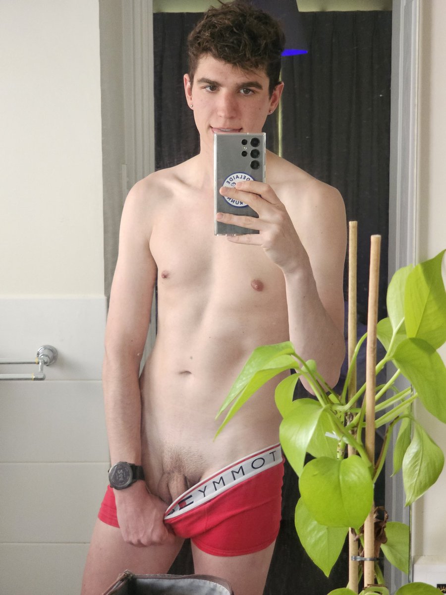 ThotletTommy tweet media