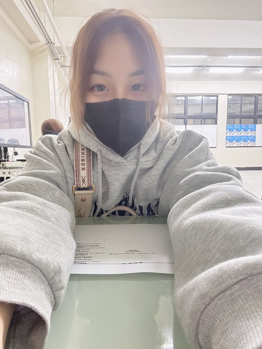 我只是低著頭寫字，可是那地方好像一直在跳😶‍🌫️ https://t.co/NAkm4z4VTP