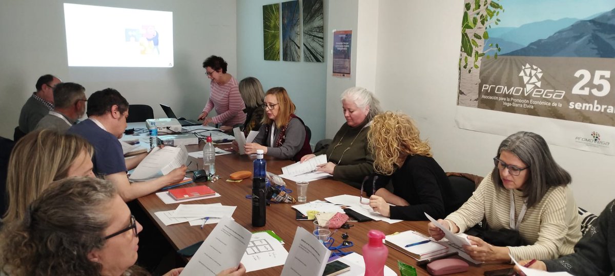 cadegranada's tweet photo. 🙌Os dejamos imágenes sobre la formación realiza la semana pasada por el #CADEAtarfe:
✅ℂ𝕠𝕞𝕠 𝕖𝕞𝕡𝕣𝕖𝕟𝕕𝕖𝕣 𝕖𝕟 𝟚𝟘𝟚𝟝
✅ℂ𝕣𝕖𝕒𝕥𝕚𝕧𝕚𝕕𝕒𝕕 𝕖 𝕀𝕟𝕟𝕠𝕧𝕒𝕔𝕚ó𝕟
✅𝕄𝕒𝕣𝕔𝕒 ℙ𝕖𝕣𝕤𝕠𝕟𝕒𝕝

🫂Gracias al alumnado por la participación  y su interés.
#EmprendeAnd https://t.co/rCHcEWskgu
