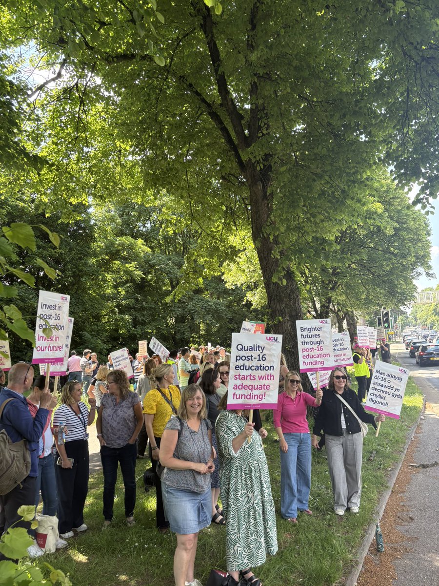Cardiff UCU✊🌱 (@cardiffucu) on Twitter photo Hundreds of staff protested outside <a href="/cardiffmet/">Cardiff Metropolitan University</a> today against job cuts.
Full solidarity to our colleagues <a href="/UCUCardiffMet/">Cardiff Met UCU Met Caerdydd</a>.
Compulsory redundancies are a red line.
We stand by you in your fight for jobs.
✊🔥💖
<a href="/ucu/">UCU</a> Hundreds of staff protested outside <a href="/cardiffmet/">Cardiff Metropolitan University</a> today against job cuts.
Full solidarity to our colleagues <a href="/UCUCardiffMet/">Cardiff Met UCU Met Caerdydd</a>.
Compulsory redundancies are a red line.
We stand by you in your fight for jobs.
✊🔥💖
<a href="/ucu/">UCU</a>