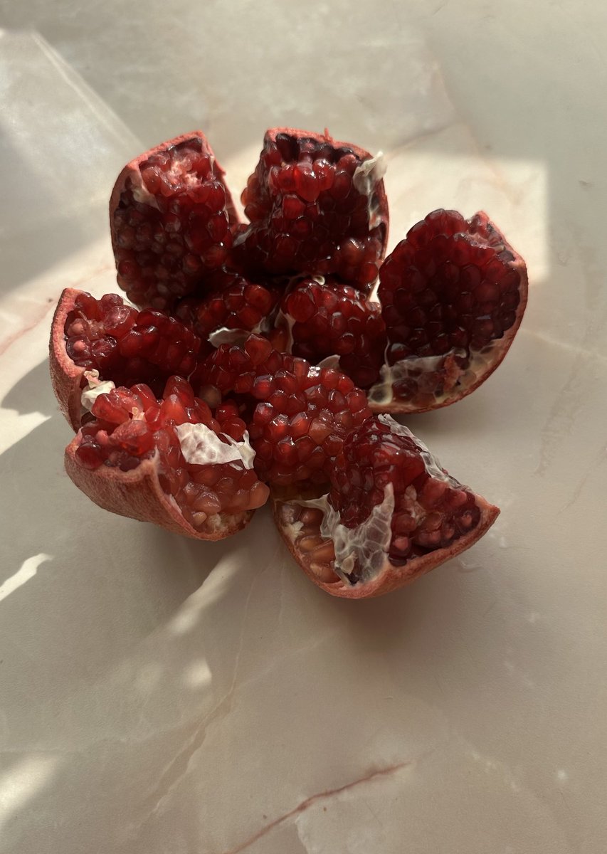 Смотрите, какой красивый у меня гранатик♥️