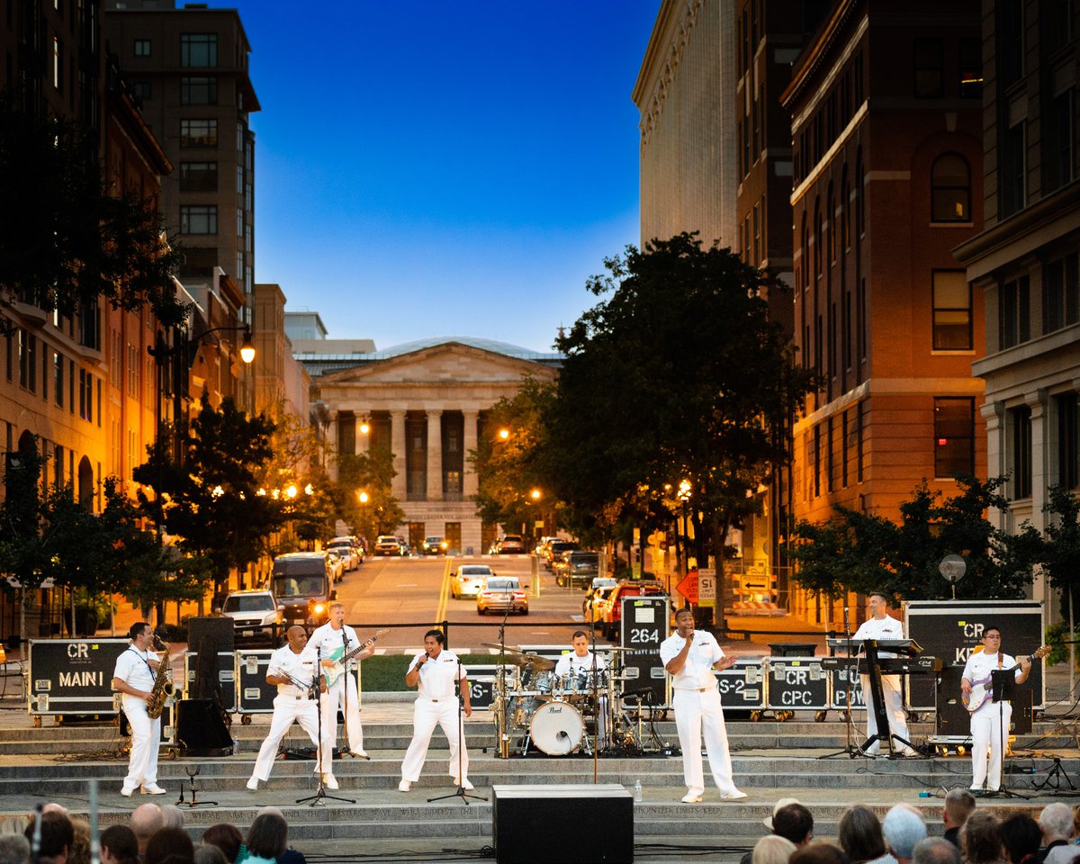 This #MemorialDayWeekend, your U.S. Navy Band Cruisers will be performing at the Coca-Cola 600! The Cruisers' performance is on May 24 at 11 a.m., taking place at Speed Street Stage. MU1 Danlie Cuenca will also be performing the National Anthem at the start of the race, May 25.