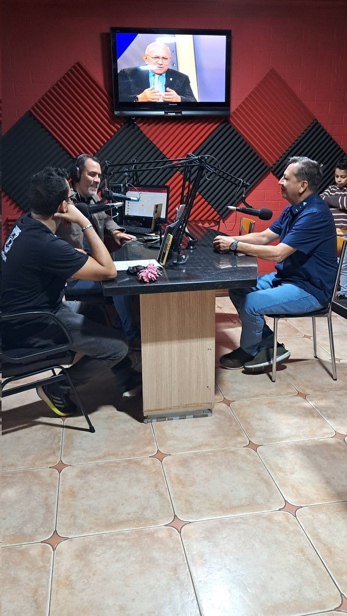 guayanaFV's tweet photo. #22May Conversando con Beto Nessi en su Programa 
«Buenos Días Capital»
por Capital 99.9 FM @capital999fm #CiudadBolivar #Elecciones2025 #25May
@Cesarramirezpoz @GJanireth @AlonsoBrayan16 @RUBERPEREZ1970 @cesarramirezgob https://t.co/yAFtMqopZY