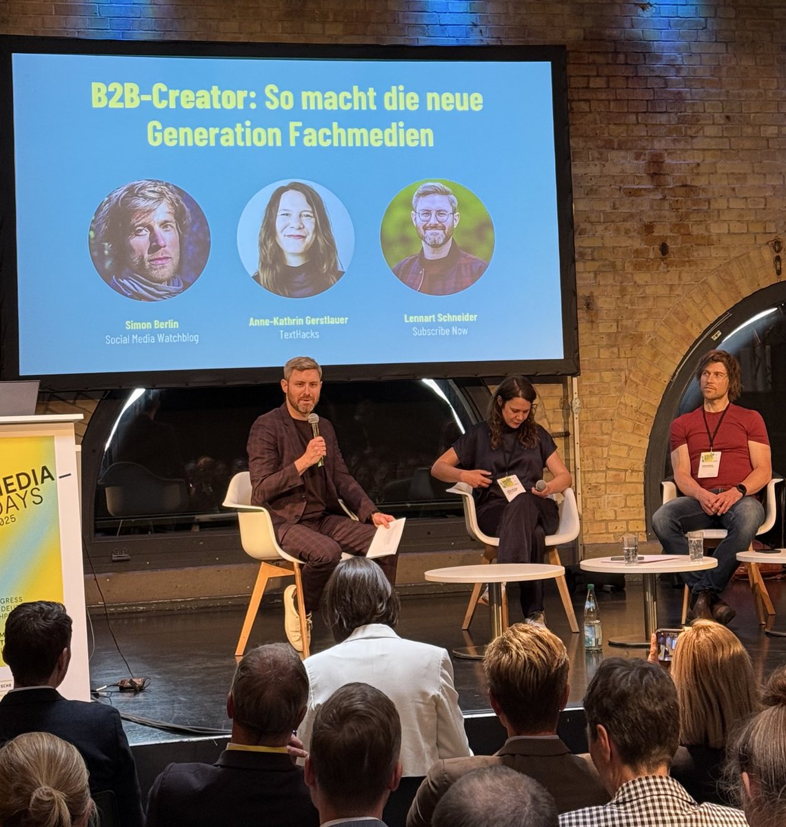 Matthias Bannert (@mattbannert) on Twitter photo „Mittelmäßigkeit können wir uns nicht mehr leisten, sonst kann man das wirklich bei ChatGPT eingeben.“
– <a href="/aki_g/">Anne-Kathrin Gerstlauer</a> von TextHacks bei #B2BMediaDays25 „Mittelmäßigkeit können wir uns nicht mehr leisten, sonst kann man das wirklich bei ChatGPT eingeben.“
– <a href="/aki_g/">Anne-Kathrin Gerstlauer</a> von TextHacks bei #B2BMediaDays25