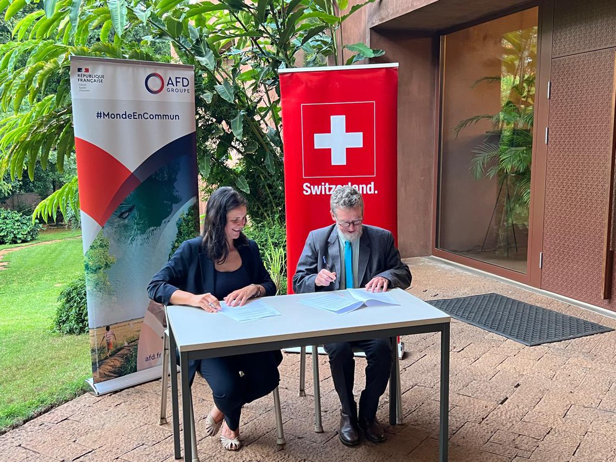 SwissEmbassyKE's tweet photo. Wednesday the 21st, @SwissEmbassyKE and @AFD_en officially signed an MoU to strengthen their partnership on the Regional Livestock Program (RLP) - a joint effort to build resilient, inclusive and climate-smart systems in the Horn of Africa @mercycorps @IGAD_CPALD @FranceinKenya https://t.co/liTQeqpK6n