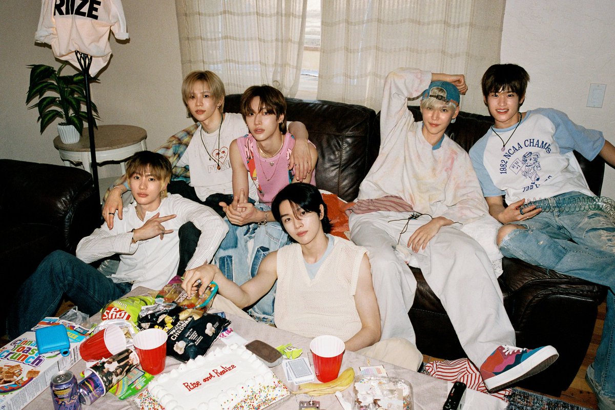 riize_popbase's tweet image. [HANTEO] #RIIZE ‘ODYSSEY - The 1st Album’

DAY 1: 805,985
DAY 2: 53,078
DAY 3: 77,832
DAY 4: 580,867 *still counting*

TOTAL : 1,517,762