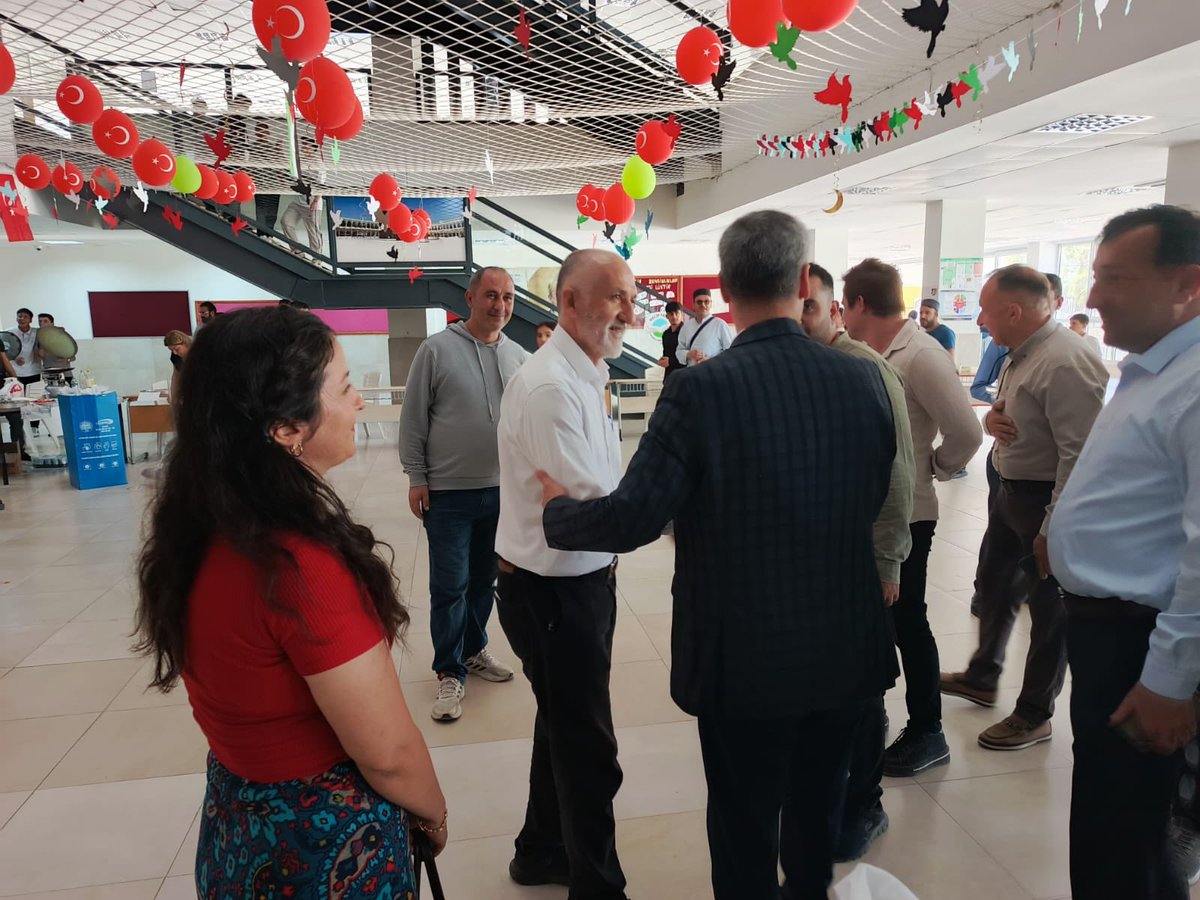 İlçe Millî Eğitim Müdürümüz Kaan Aydemir, İlçe Millî Eğitim Şube Müdürümüz Hakan Güriçin ile birlikte Necip Fazıl Anadolu İmam Hatip Lisesi tarafından Filistin yararına düzenlenen kermese katılım sağladı. <a href="/tcmeb/">Millî Eğitim Bakanlığı</a> 
<a href="/Yusuf__Tekin/">Yusuf Tekin</a> 
<a href="/valiatillatoros/">Atilla Toros</a>
<a href="/fazilet_durmus/">Fazilet Öğretmen 🇹🇷</a> 
<a href="/Sogukpinar023/">Mehmet Soğukpınar</a>