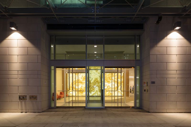 Tlawrence07's tweet image. A wall that glows with intention. At 150 Elgin, #BacklitStone Petri Onyx slabs create a flowing, luminous #centerpiece, each hand-selected and tuned.

Controlled #MaterialFinish mood.

Crafted in proud partnership with @NEUFarchitectes, PSL Contractors, and @MorguardApts.