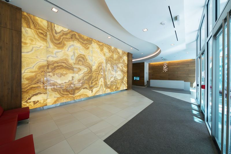 Tlawrence07's tweet image. A wall that glows with intention. At 150 Elgin, #BacklitStone Petri Onyx slabs create a flowing, luminous #centerpiece, each hand-selected and tuned.

Controlled #MaterialFinish mood.

Crafted in proud partnership with @NEUFarchitectes, PSL Contractors, and @MorguardApts.