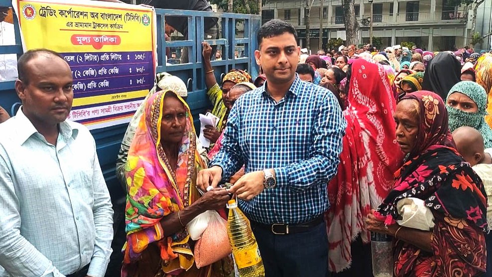 যশোরের শার্শায় ন্যায্য মূল্যে টিসিবির পণ্য বিক্রয় শুরু