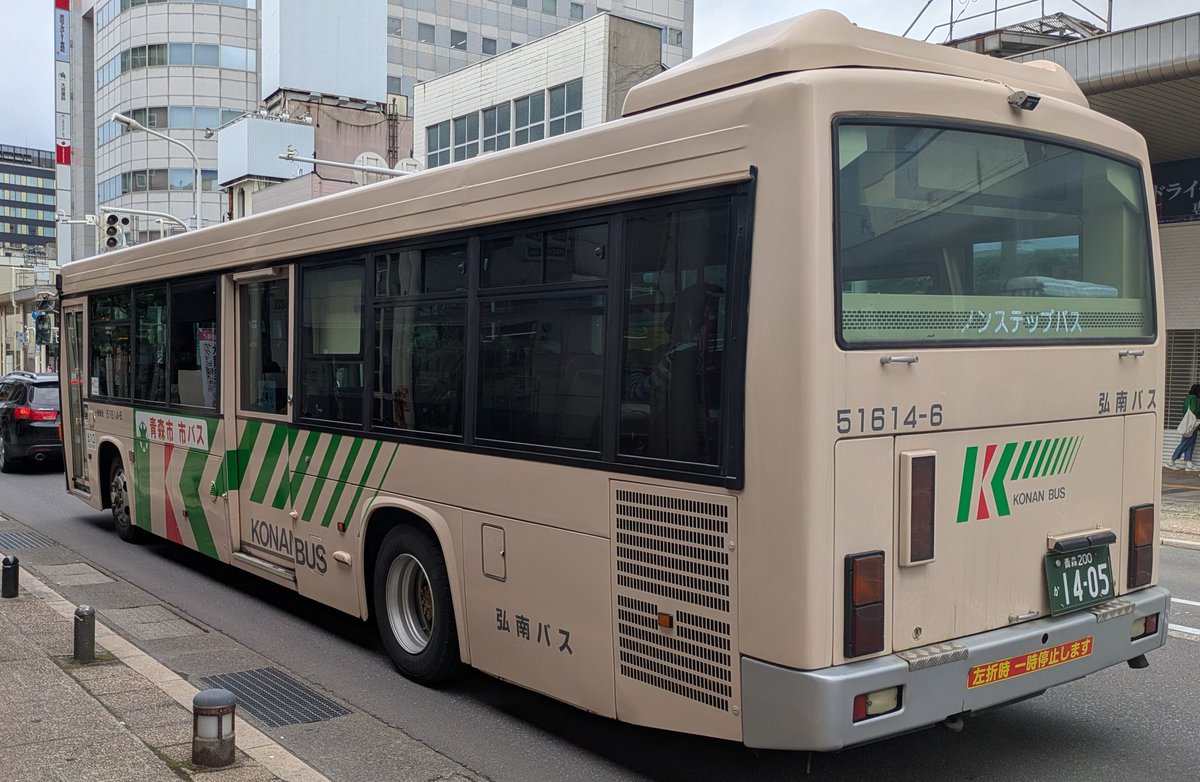 荒神リンダマン　バス 僕たちレインボー団 #弘南バス の51520-6号車 (元 #都営バス E-L667→R