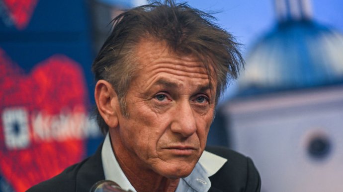 🌐Шон Пенн просить мільярдерів світу витратити 300 мільйонів доларів і придбати для України дві ескадрильї винищувачів F-15 чи F-16.Також він закликав придбати для України системи протиракетної оборони вартістю у 200 мільйонів доларів. Все разом склало б півмільярда доларів.🤝