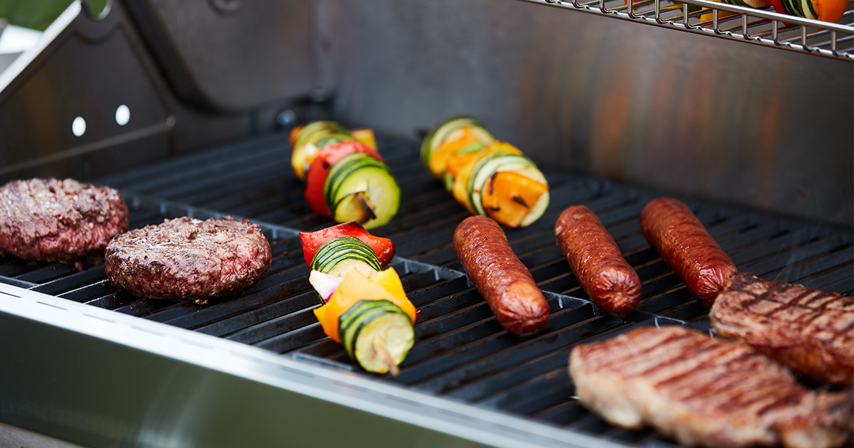 Perfecting your grilling technique starts with the right timing. Whether you're preparing steaks or burgers, knowing the ideal cook times ensures consistent, flavorful results every time.

Grilling tips here: beefitswhatsfordinner.com/cooking/grilli…

#BeefTips #CulinarySkills #grilling #beef