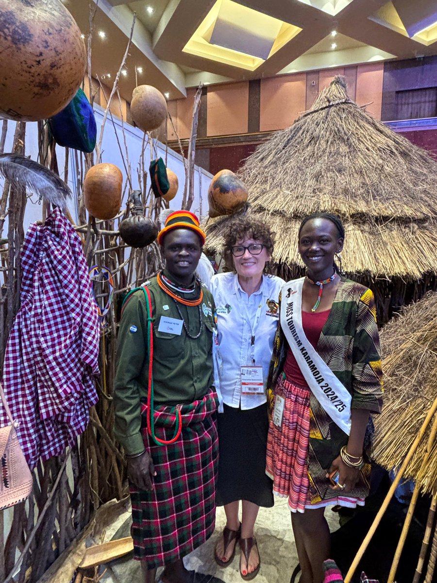 karatungatours's tweet photo. We were honored to be visited by @Dairy_of_a_muzungu and @QueenAkidi miss tourism karamoja at #POATE2025!
Thank you for stopping by to experience the spirit of Karamoja with us!😊

#POATE2025 #ExploreUganda #Discoverkaramoja #explorekaramoja #karatungatours https://t.co/mCvRhcN3Kp