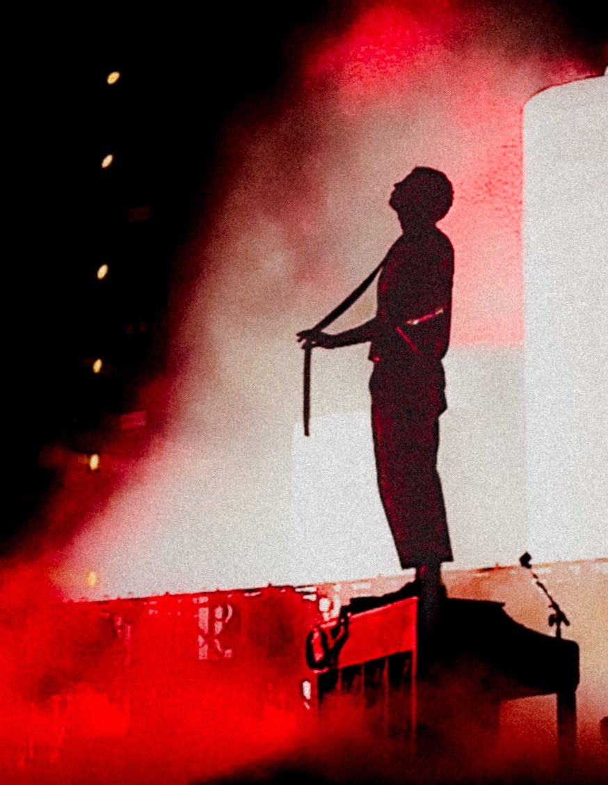 littlepunkpixi1's tweet image. Cool edit of a photo I took of @tylerrjoseph In London last week (will @twentyonepilots ever post about their London shows? Who knows) 

#twentyonepilots #clancylondon #clikkies