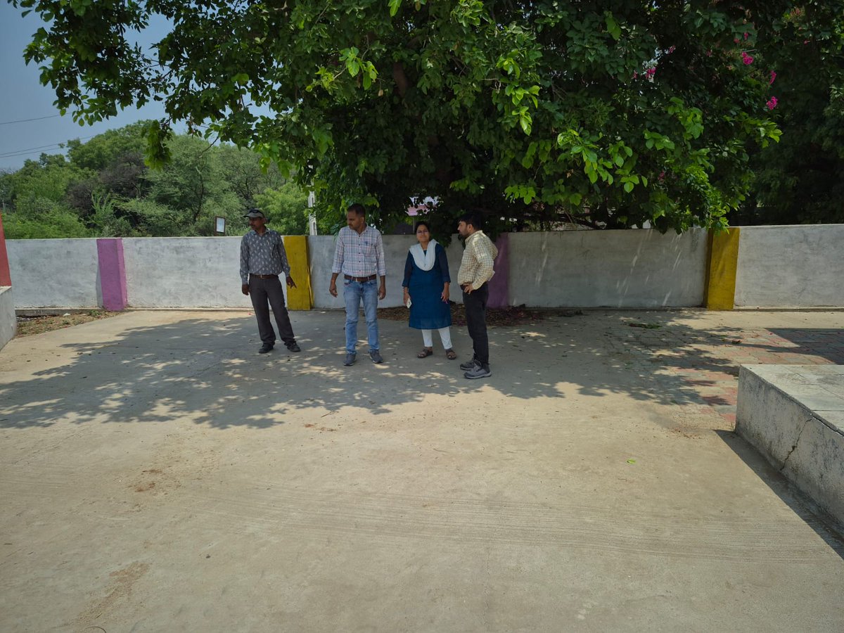 GPChamaraAnd's tweet photo. Manerega social audit team visited at 15fc works. @DDO_Anand @GRTMM1 https://t.co/46j18ffU8S