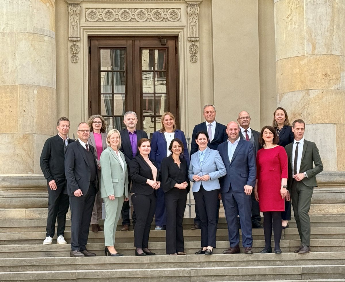 In #Berlin hat die #Verbraucherschutzministerkonferenz #VSMK begonnen. U. a. geht es um die Stärkung der #Fluggastrechte, den Schutz vor FakeShops und das Recht auf schnelles Internet. Für #SachsenAnhalt sind #Verbraucherschutz|ministerin Weidinger &amp; Staatssekretär Eckold dabei.