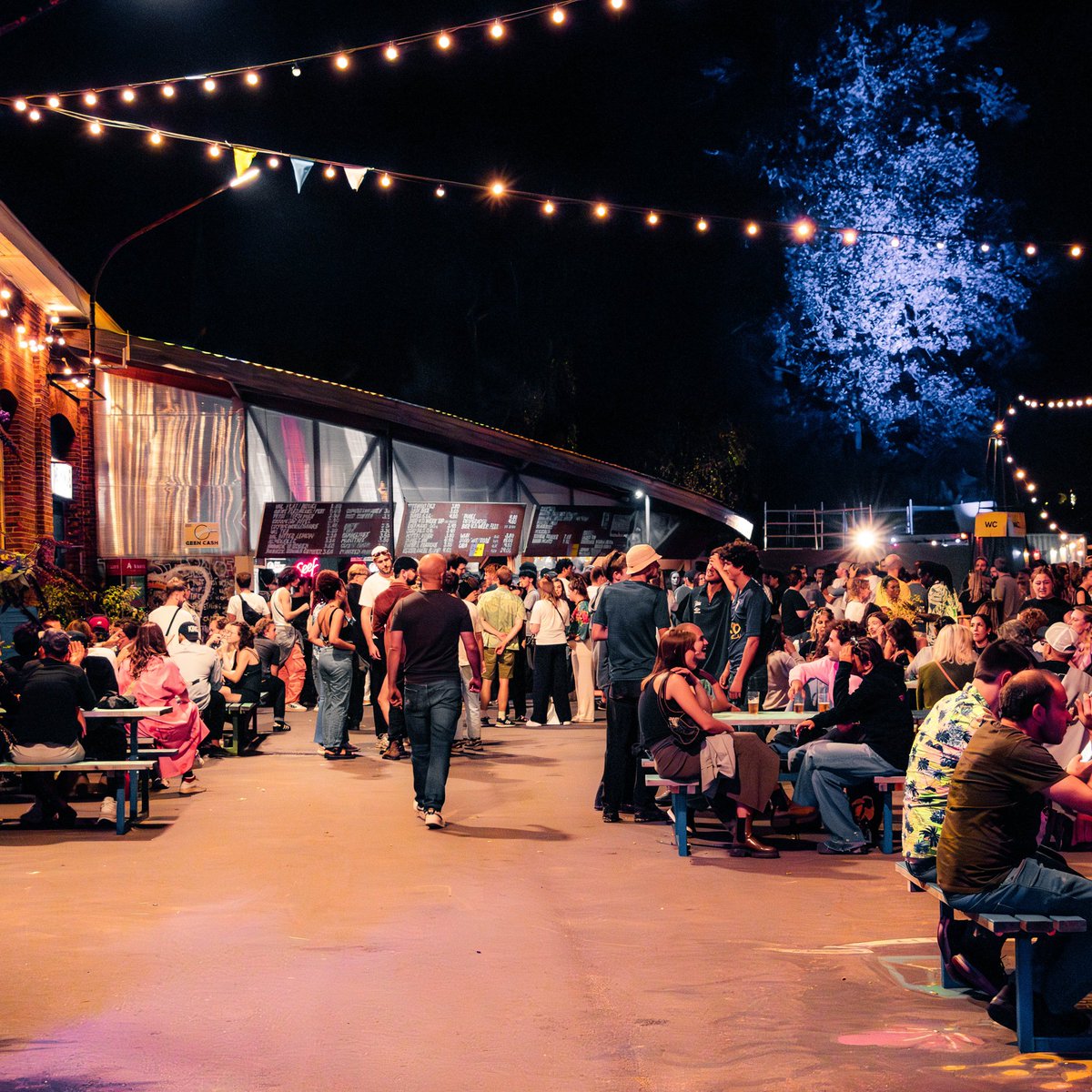 Stad_Antwerpen's tweet image. Klaar voor een #zomer ☀ vol theater, muziek, circus en film op de meest onverwachte plekken? 🎪 🎬 🎼 Bekijk dan snel het #programma van Zomer van #Antwerpen via zva.be.